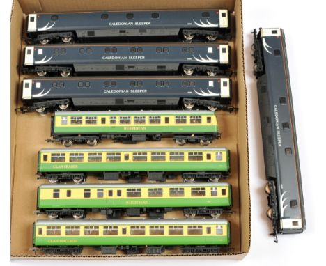 Hornby &amp; Bachmann (China) Group of unboxed Scottish Coaches. Comprising Hornby (China) 4x Caledonian Sleeper C3 10580 coa