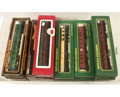 Replica Railways/ Mainline and other commercial manufacturers 00 Gauge Passenger coaches consisting of&nbsp; BR green *2, BR 