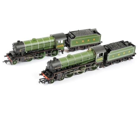Bachmann OO Gauge LNER lined Apple green Steam Locos comprising 4-6-0 B1 Class No.1306 "Mayflower", this was a limited editio