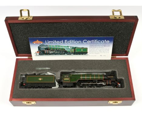 Bachmann OO Gauge 20-2009 Steam outline Locomotive 4-6-2 Class V2 Blue Peter 60532 in BR green displayed in outer hardwood ca