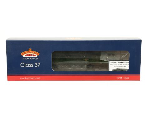 Bachmann 00 Gauge Limited Edition Class 37 Diesel Locomotive in weathered BR green&nbsp; No.D6711 produced exclusively for Ia