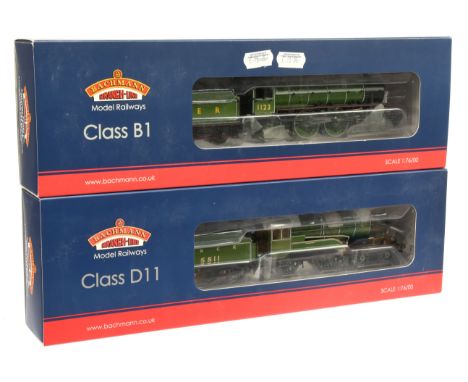 Bachmann 00 Gauge pair of LNER Steam outline Locomotives consisting of 31-715 4-6-0 Loco &amp; Tender Lined Green Class B1 No