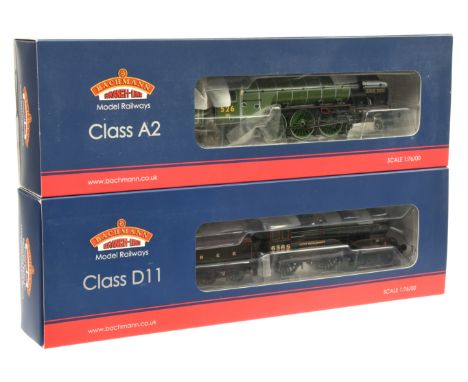 Bachmann 00 Gauge pair of LNER steam outline Locomotives consisting of 31-530 4-6-2 Loco &amp; Tender lined Green A2 class 'S