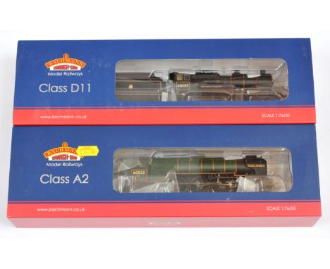Bachmann 00 Gauge pair of BR Steam outline Locomotives consisting of 31-528 4-6-2 Lined Green Class A2 'Happy Knight' No.6053