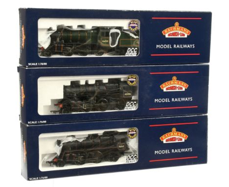 Bachmann 00 Gauge group of BR Steam outline Locomotives consisting of 32-825 2-6-0 Loco &amp; Tender Lined Green Ivatt Class 