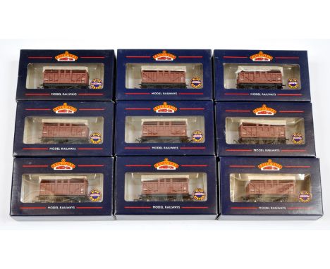 Bachmann 9x 37-700A 10 Ton Cattle Wagon BR Bauxite. Conditions: Mint in Excellent Plus to Near Mint boxes. (9)