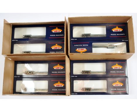 Bachmann 12x 33-901C 45 Ton Bogie Well Wagon BR Grey. Comprising 12x wagons contained in 3x transit cartons. Conditions: Mint