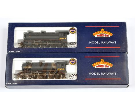Bachmann Pair of 32-275 LNER Steam Locomotives. Comprising (1) 32-275 2-6-0 LNER 2934 Class K3; as previous but one cab side 