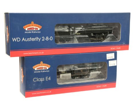 Bachmann 00 Gauge pair of BR steam outline Locomotives consisting of 32-261 2-8-0 Loco &amp; Tender Black Class WD Austerity 
