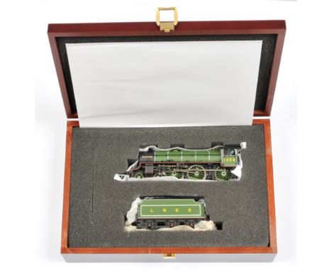Bachmann OO Gauge Ref 31-705 Limited Edition 4-6-0 Loco and Tender LNER lined apple green B1 Class "Mayflower" No.1306 with c