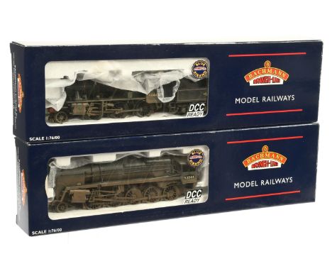 Bachmann 00 Gauge pair of Steam outline Locomotives consisting of 32-853 2-10-0 Loco &amp; Tender Weathered black Class 9F No