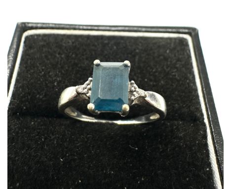 9ct White Gold Blue Topaz &amp; diamond Ring  (1.9g)