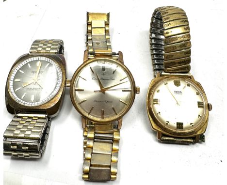 3 vintage gents wristwatches the watches are ticking inc smiths regency etc