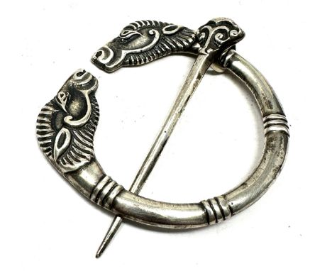 An Iona Scottish Silver Penannular Brooch (23g)