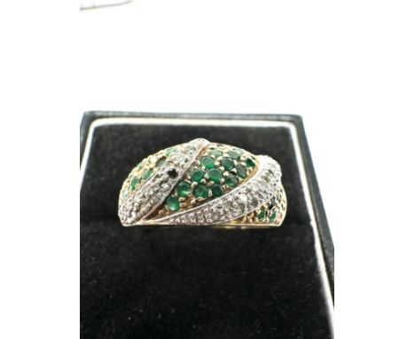 9ct Gold Diamond &amp; Emerald  Ring (2.4g) missing small diamond