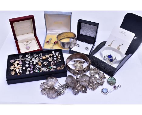 A BOX OF ASSORTED JEWELLERY, to include a white metal moonstone pendant stamped 925, a white metal guilloche enamel and paste