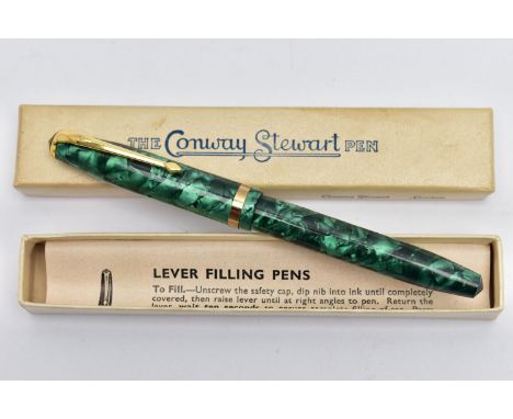 A BOXED 'CONWAY STEWART' FOUNTAIN PEN, green marble effect fountain pen, fitted with a 14k nib, signed to the side 'Conway St