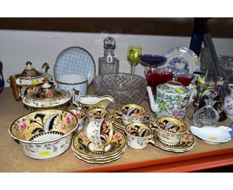 A GROUP OF 19TH AND 20TH CENTURY CERAMICS AND GLASSWARE, including an early Victorian sixteen piece hand painted part tea set