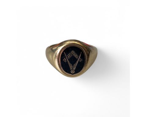 9ct Yellow Gold Enamel Masonic Signet Ring  Ring Size: T 1/2 Approximately  Weight: 9.7g