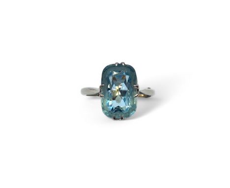 18ct white gold Aquamarine ring 7.5x3.3x9 four claw setting. Size K (with gold adjuster attached). Total weight 4.8g.