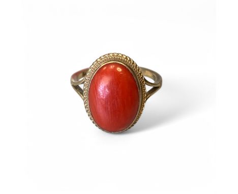 9ct Yellow Gold Red Coral Set Cocktail Ring  Ring Size: O Approximately  Weight: 3.1g