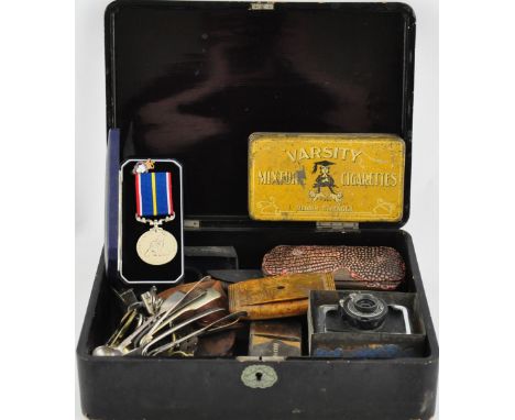 A Chinese lacquer box containing a quanity of assorted collectibles and sundries to include a WWI Christmas 1914 tin, a 9ct g