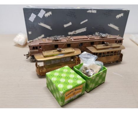 BOXED KAWAI MODEL TRAIN ENGINE AND 2 BRASS CARRIAGES WITH MOTOR AND ORIGINAL BOX