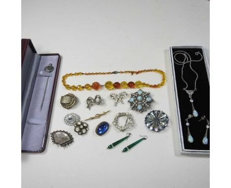 A collection of jewellery, to include opal and Victorian brooches