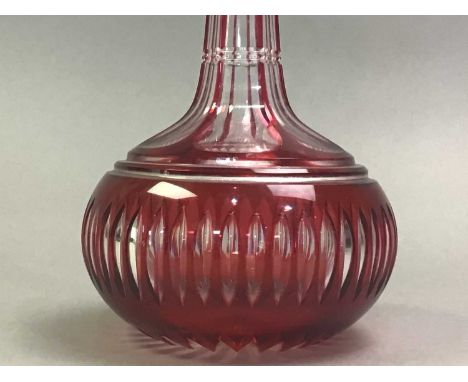 GROUP OF DECORATIVE GLASSWARE 20TH CENTURY comprising a decanter with stopper and six glassesthe decanter 32.5cm including st