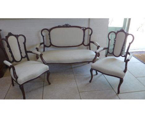 An Edwardian mahogany parlour suite standing on cabriole legs with ribbon decoration - sofa width 127cm, back height 95cm - r