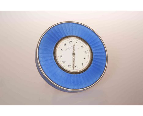 A FINE BLUE ENAMEL STRUT CLOCK, GOLDSMITHS AND SILVERSMITHS CO, 112 REGENT ST., LONDON, EARLY 20TH CENTURY, circular with gui