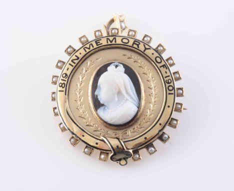 A QUEEN VICTORIA MEMORIAL BROOCH, the circular mount set to the centre with a carved cameo profile of Queen Victoria, set wit
