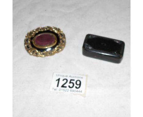 A Victorian mourning brooch and snuff box