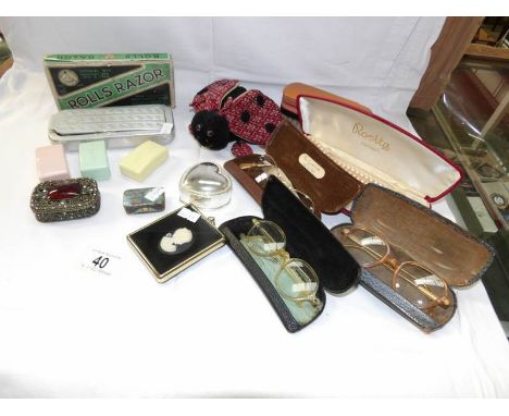 A mixed lot including Rolls Razors, trinket box, pearls etc