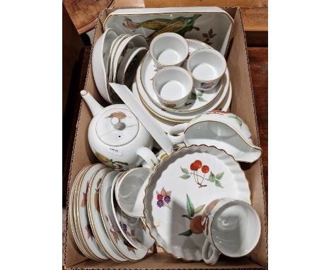 Quantity of Royal Worcester 'Evesham' pattern chinawares&nbsp;to include teapot, ramekins, flan dishes, serving dishes, cups 