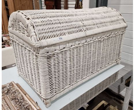 White painted wicker trunk&nbsp;and a further wicker basket (2)&nbsp;