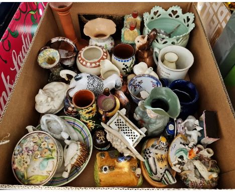 Quantity of chinawares&nbsp;to include a Spode 'Kakemon'-style decorated tea cup, an Alla pottery candlestick, an Eweny potte