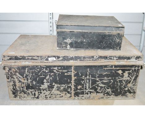 Large metal trunk and a smaller metal trunk&nbsp;(2)&nbsp;