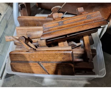 Vintage wooden tool box, assorted vintage wooden planes&nbsp;to include moulding planes, round planes, etc and a small quanti