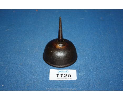 A small vintage oil can, 2 3/4'' high