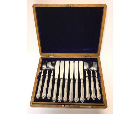 Late Victorian set of 12 pairs of Kings Husk pattern fish knives and forks,with engraved armorial crest, in a fitted case, re