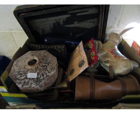 BOX CONTAINING MOTTLED LAMP SHADE, LACQUERED TRAYS, ORNAMENTS ETC 