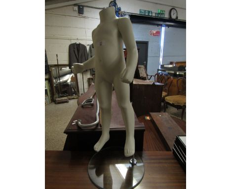 SHOP DISPLAY MANNEQUIN OF A CHILD