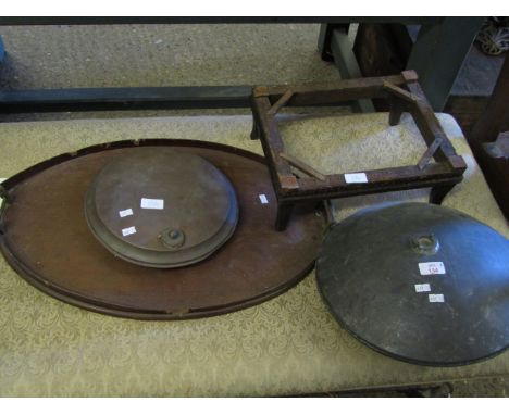 MAHOGANY OVAL TEA TRAY, A FURTHER STOOL FRAME AND TWO WARMING PANS (4) 