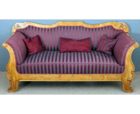 Antikes Biedermeier Sofa, Donaumonarchie um 1840 / 60, in ausgesuchtem Nussbaum- und Nussbaumwurzelholz belegter Nadelholzrah