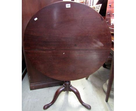 A Georgian mahogany snaptop table, raised on a vase shaped pillar and tripod, 81 cm diameter