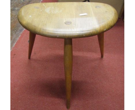 Single Ercol light elm small pebble table, 31 cm high