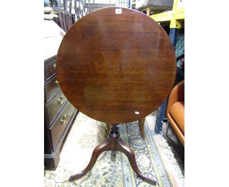 A small Georgian mahogany snap top table raised on a turned pillar and tripod, 70 cm diameter