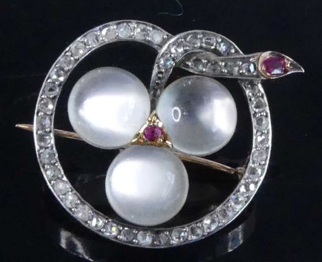 A late Victorian yellow and white metal circular shamrock brooch, featuring three 9.2 x 5.5mm to 9.4 x 6.2mm circular moonsto