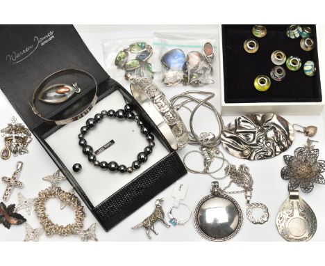 A BAG OF ASSORTED JEWELLERY, to include a boxed bracelet and earring set, a 'Pandora' signed box with glass charms most stamp